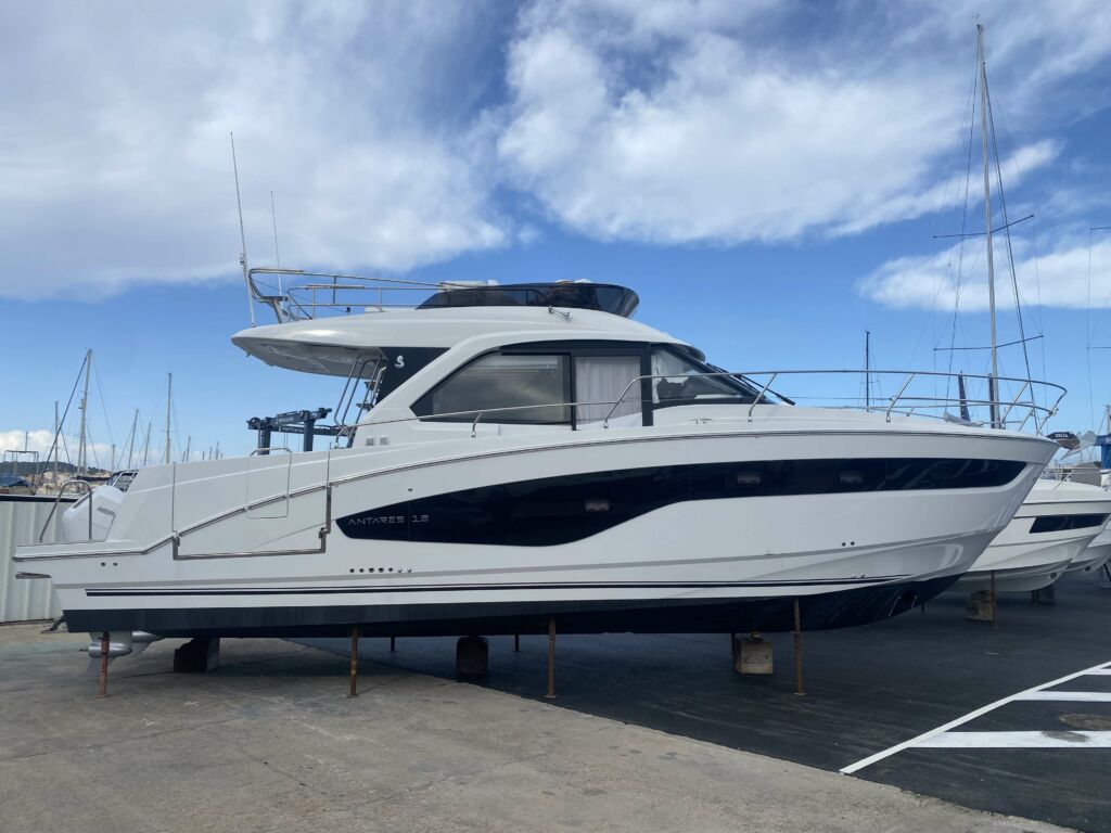 BENETEAU-ANTARES-12-1