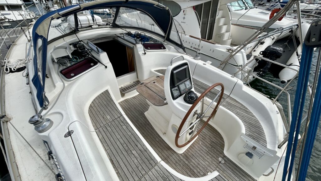 BAVARIA-37-CRUISER-14