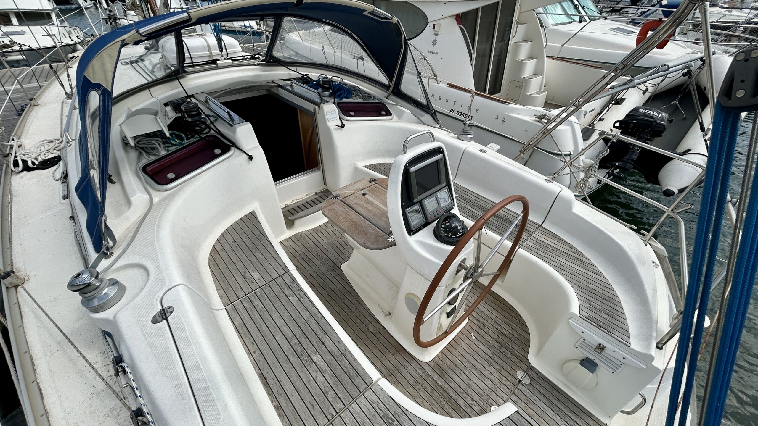 BAVARIA-37-CRUISER-14