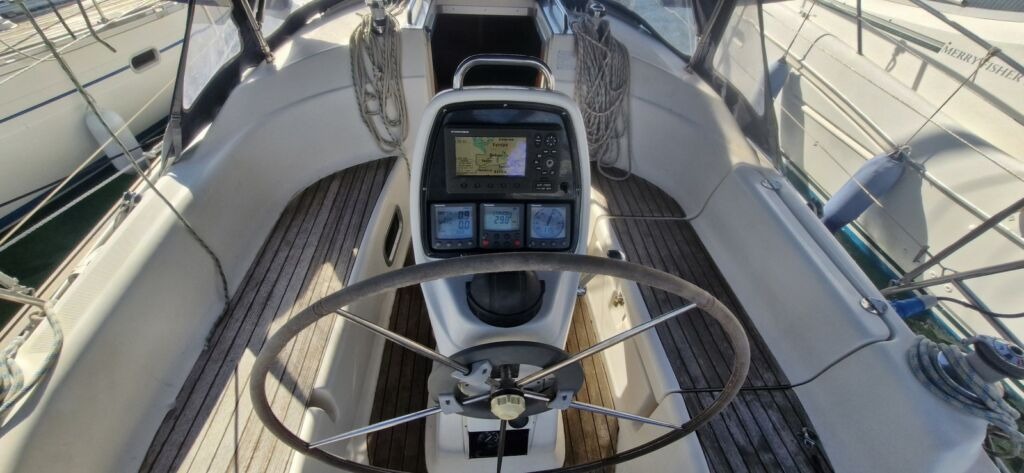 bavaria_30_cockpit
