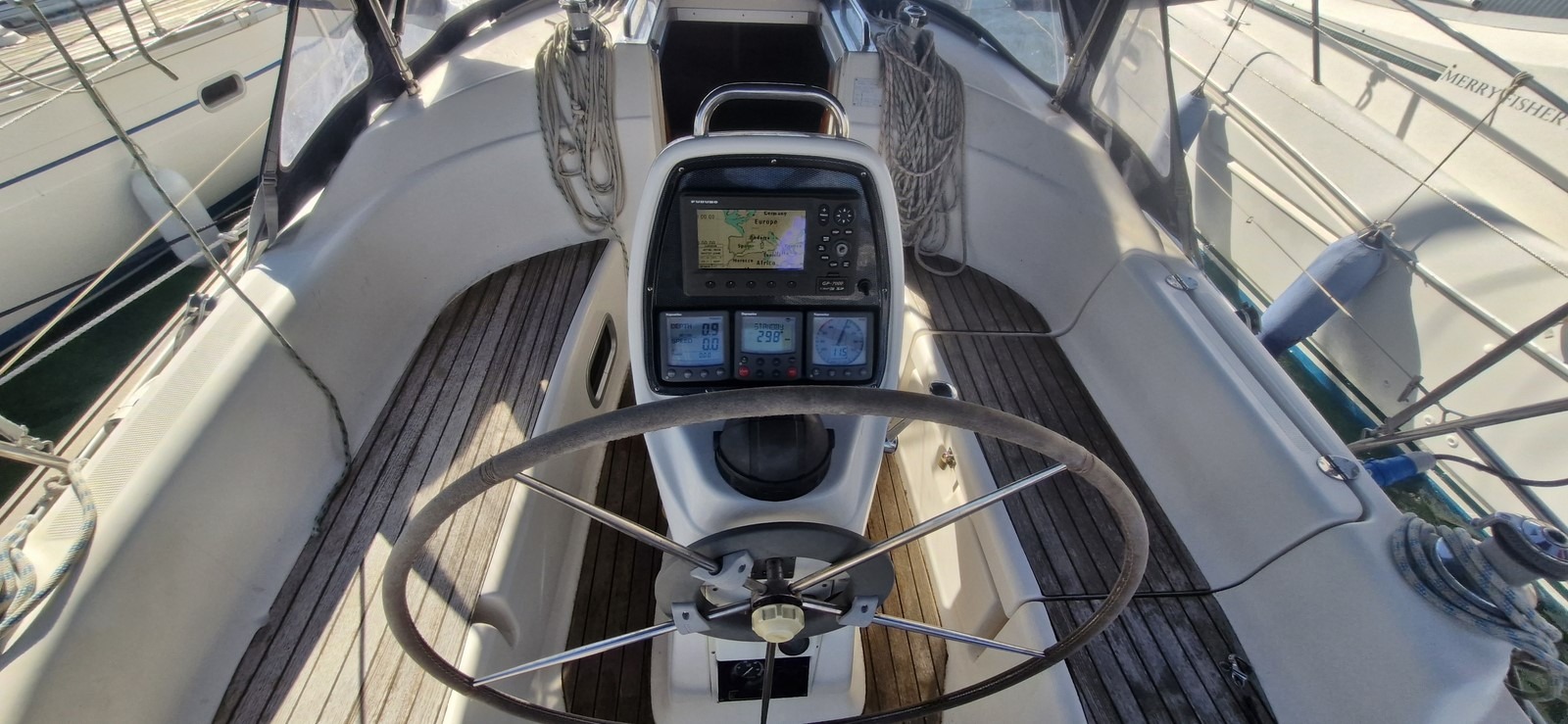bavaria_30_cockpit