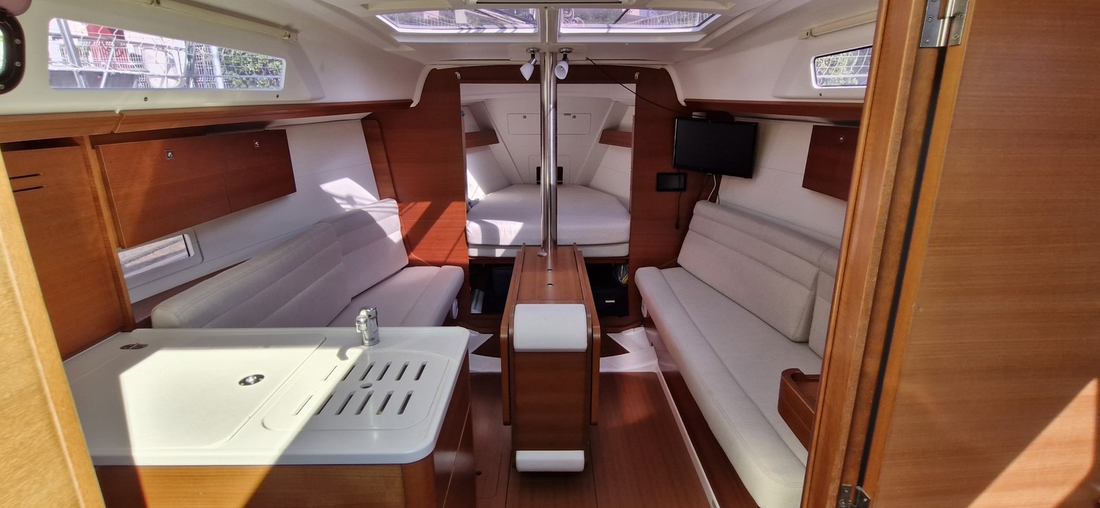 dufour_310_interieur