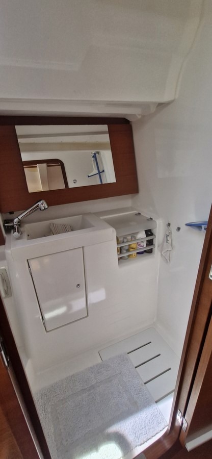 dufour_375_espace_douche