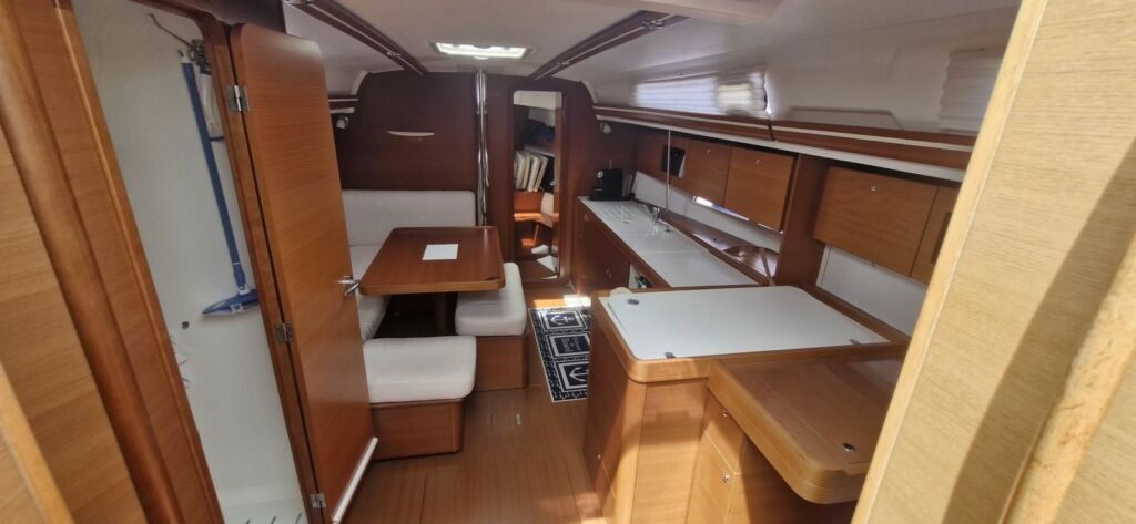 dufour_375_interieur