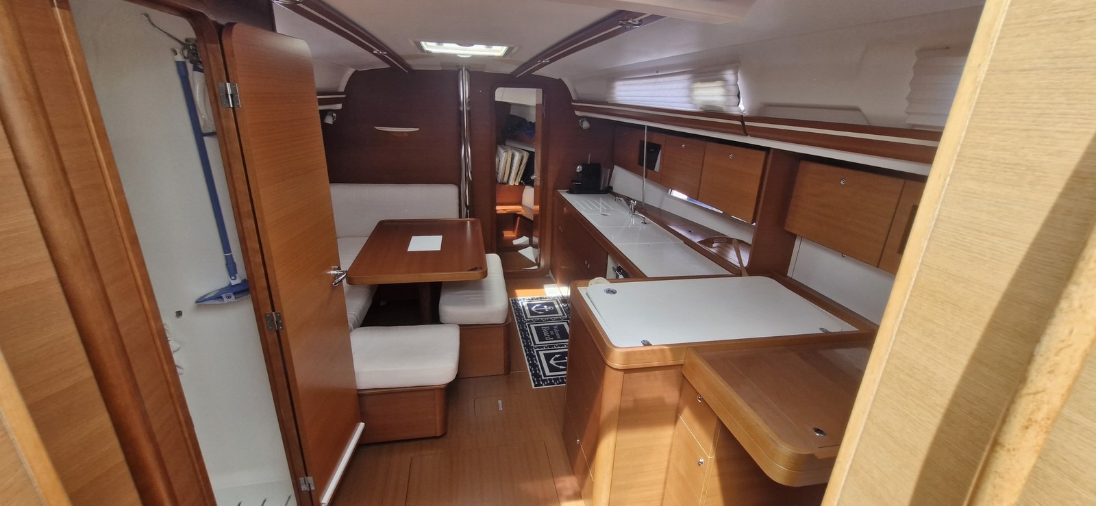 dufour_375_interieur