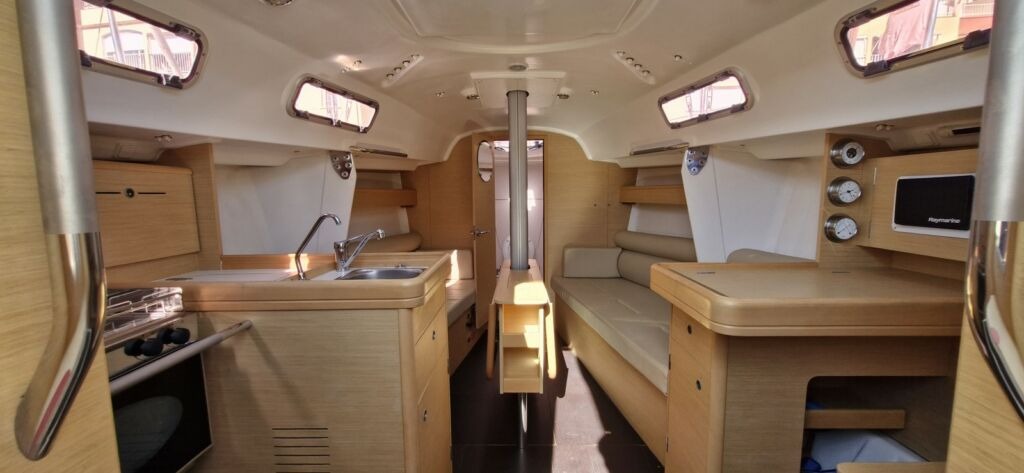first_34.7_interieur