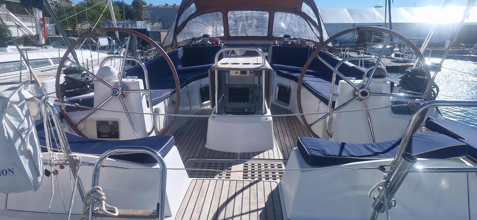 sun_odyssey_45_ds_cockpit